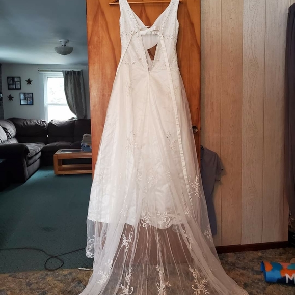 Nwt wedding dress, - Picture 3 of 7